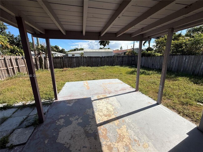 Building Photo - 5408 N Andrews Ave