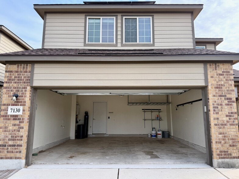 Building Photo - 7130 Cozy Run