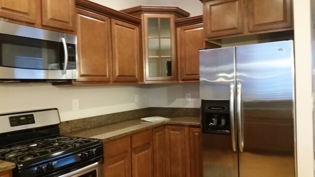 Building Photo - 4235 Stonecrest Ct