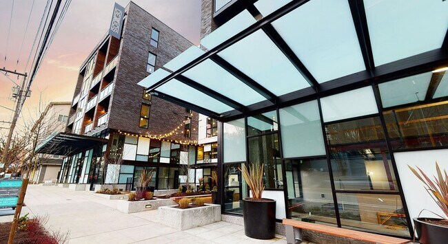 Building Photo - 1600 Dexter Ave N