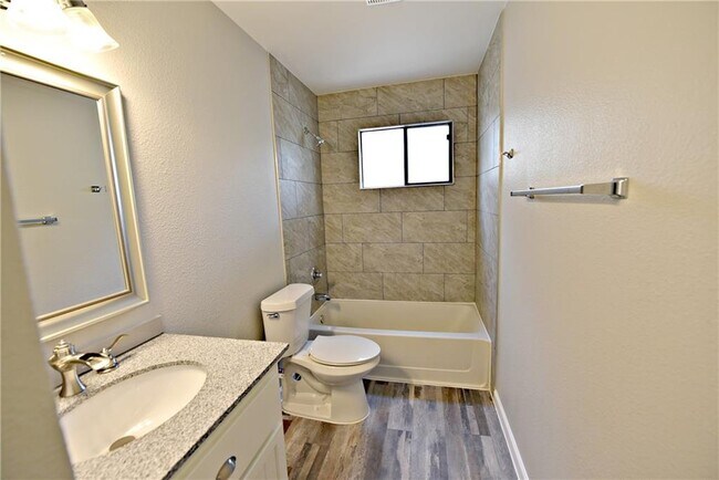 Building Photo - 13003 Sinton Ln
