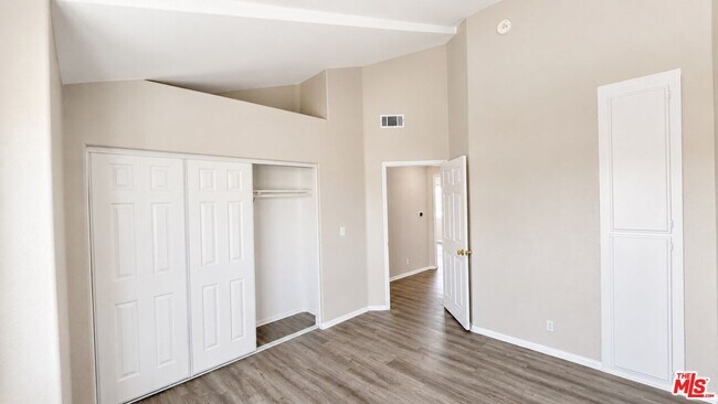 Building Photo - 14714 S Budlong Ave