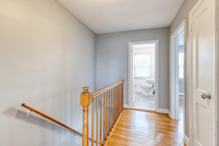Building Photo - 1517 Dellsway Rd