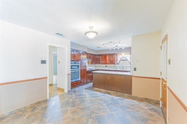 Building Photo - 2418 Ingleside Dr