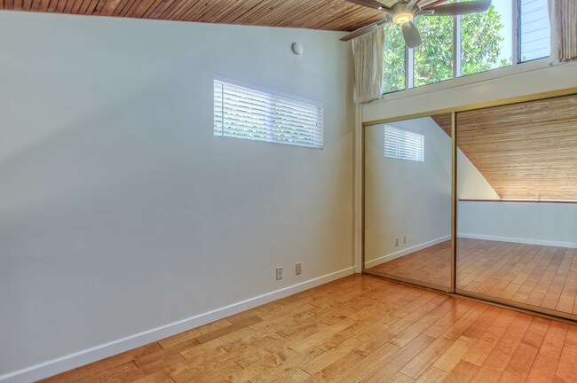 Building Photo - 281 S Church Ln