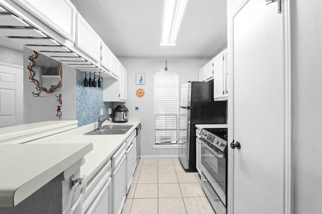 Building Photo - 1601 Faro Dr