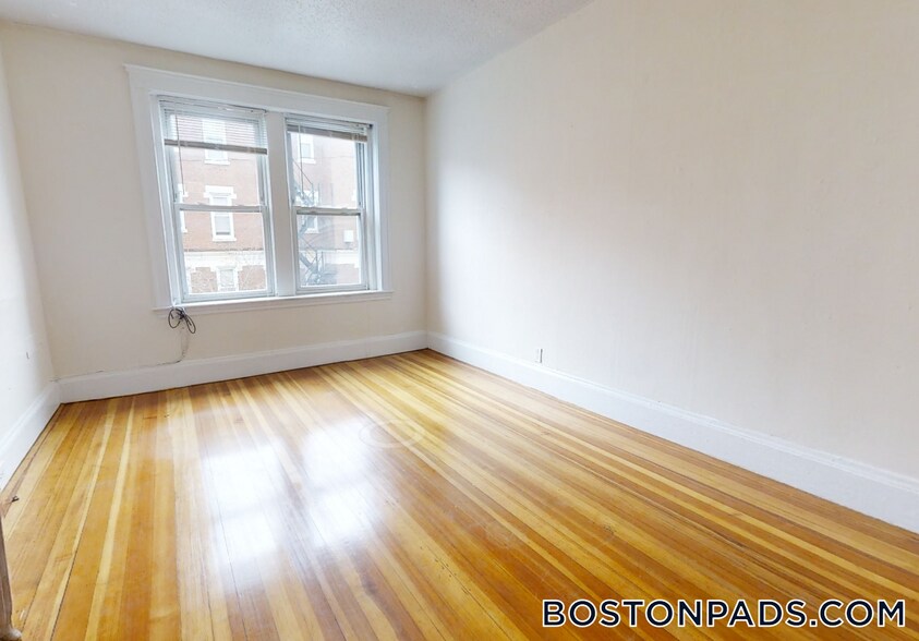 Building Photo - 15 Barrows St