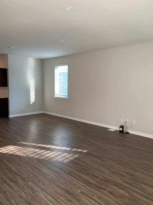 Building Photo - 7601 Trailview Dr
