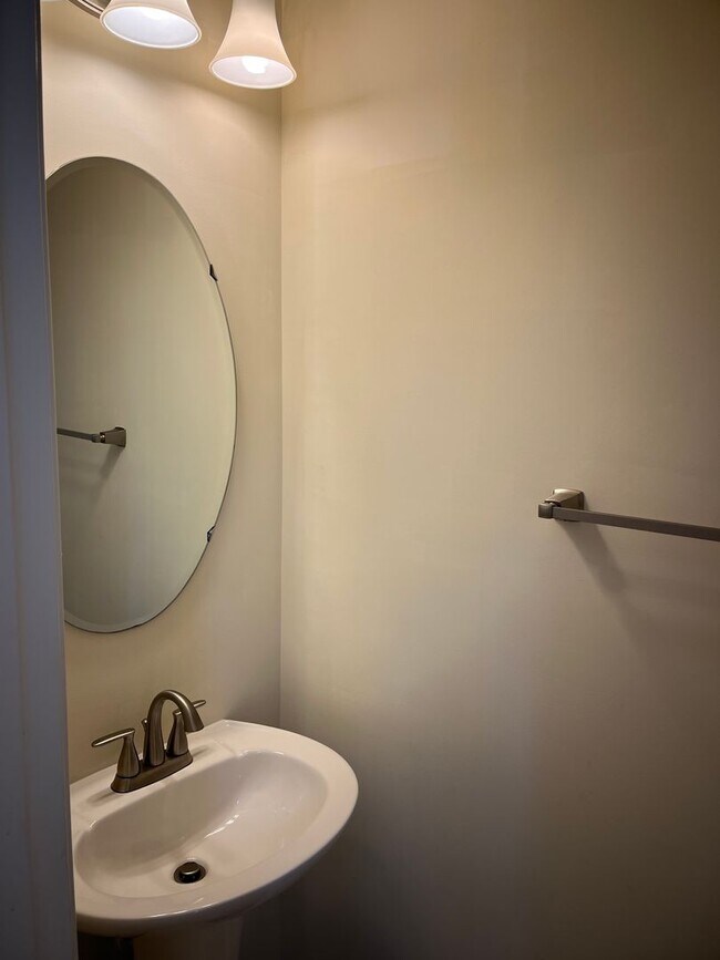 Building Photo - 1253 Elderslie Ln