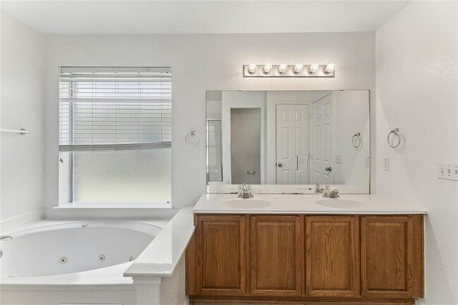 Building Photo - 2372 Paradise Ridge Dr