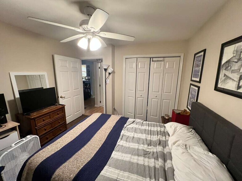 Building Photo - 1201 Laurel Ave