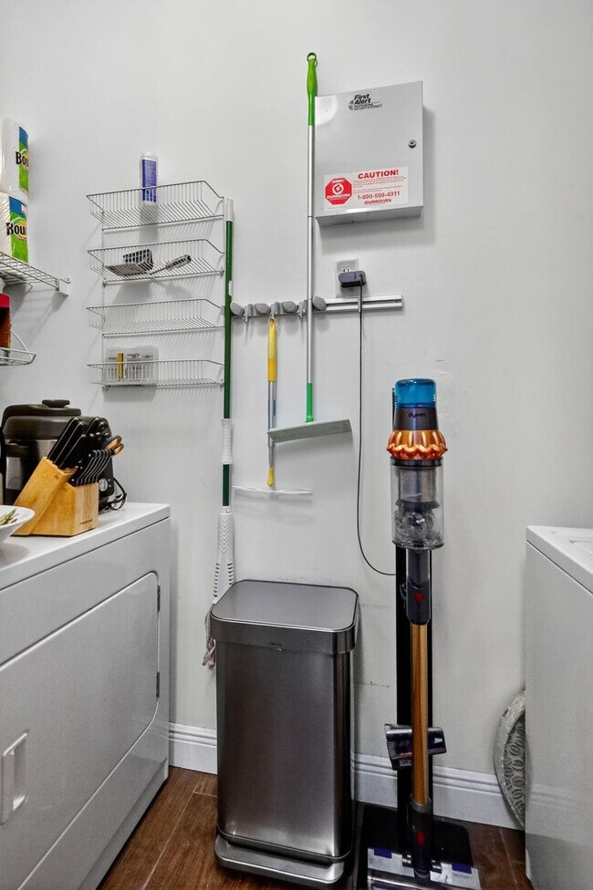 Building Photo - 4700 SW 160th Ave