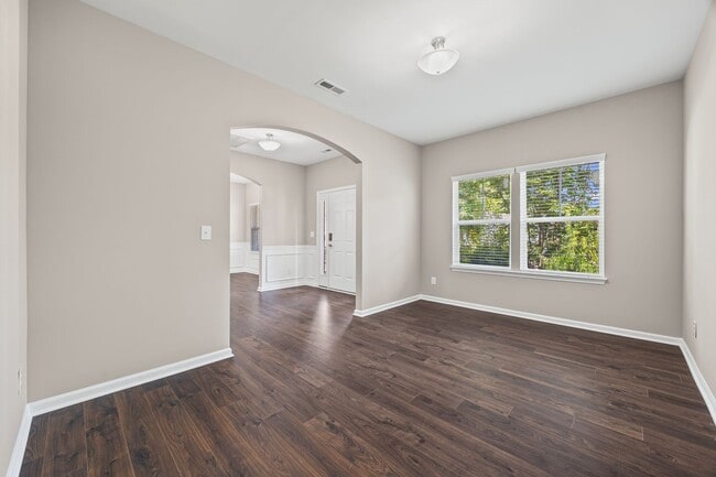 Building Photo - Spectacular 5 Bedrm, 3.5 Bath in the gated...