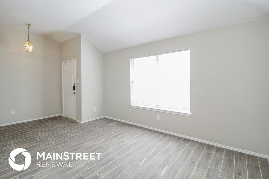 Building Photo - 12004 Gold Creek Dr E