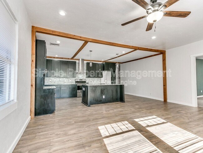 Building Photo - 2605 N Robinson Ave