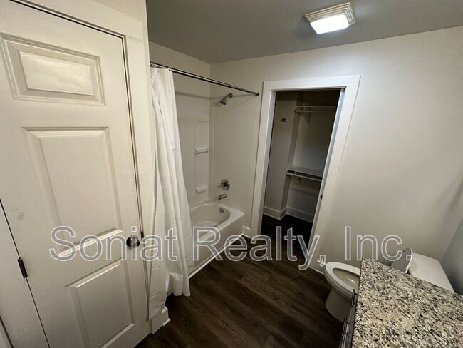 Building Photo - 3302 Nashville Ave