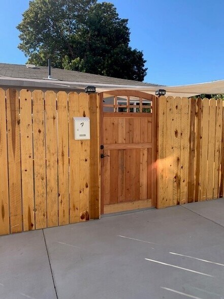 Private entrance - 12443 Grevillea Ave