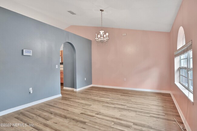 Building Photo - 11 Wheatfield Dr