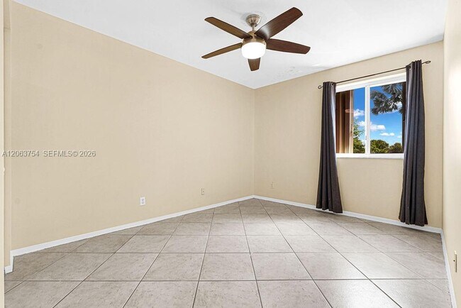 Building Photo - 1623 E Harmony Lake Cir