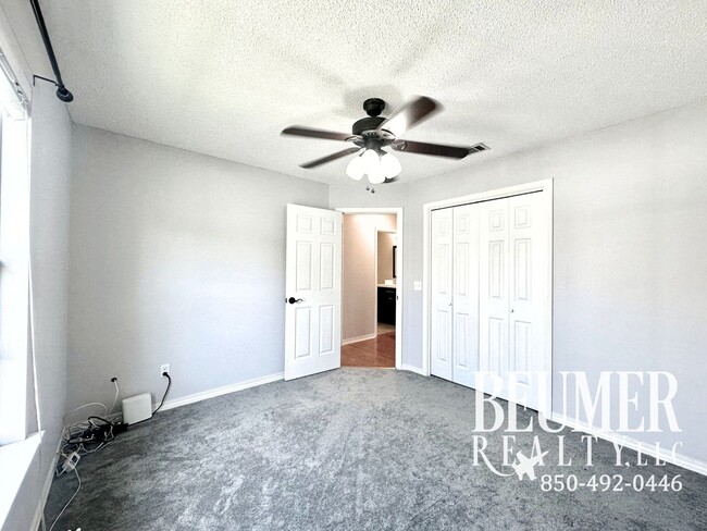 Building Photo - Solar Panel 3bd/2bath Home located Northeast Pensacola