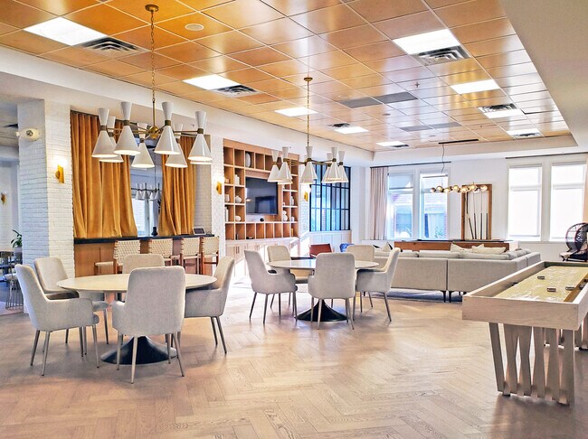 Common Work Area - 3401 Arapahoe Ave