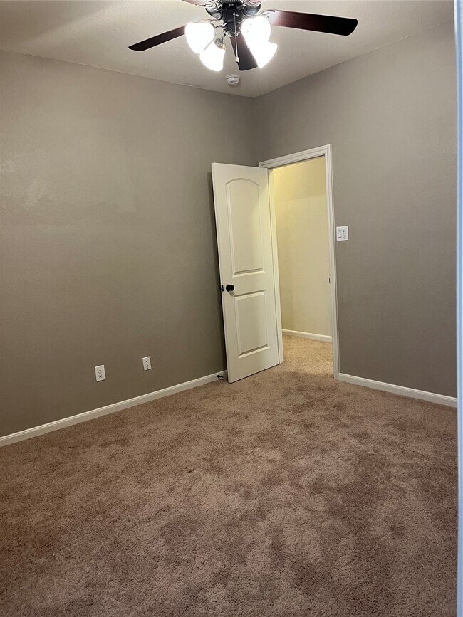 Building Photo - 12250 La Strada St