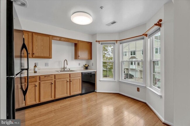 Building Photo - 5606 Riverfront Dr