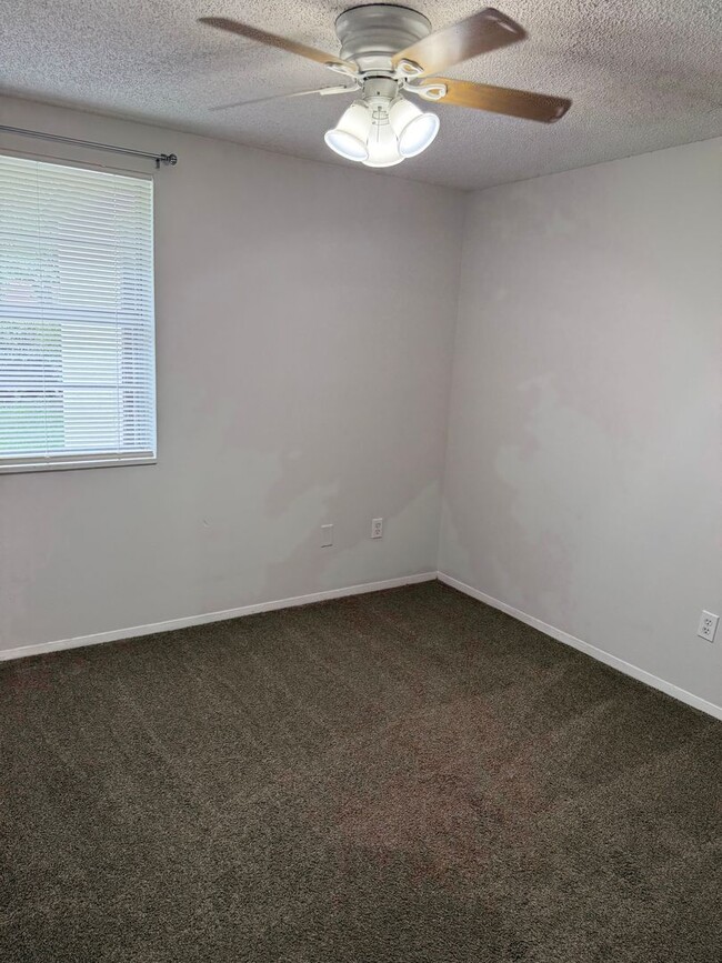 Building Photo - Nice 2/1 locted in Orange Park