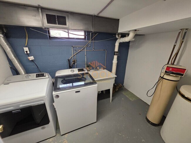 Building Photo - UPDATED RANCH CLOSE TO CAMPUS + LOTS OF AMENITIES