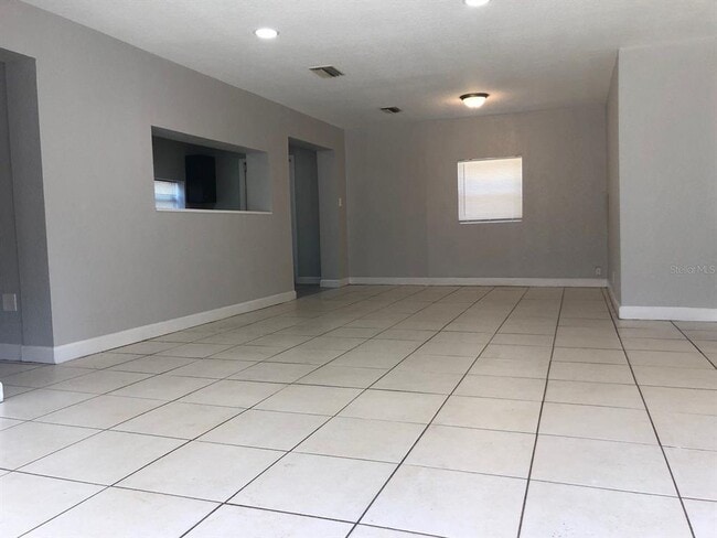 Building Photo - 4062 10th Ave N