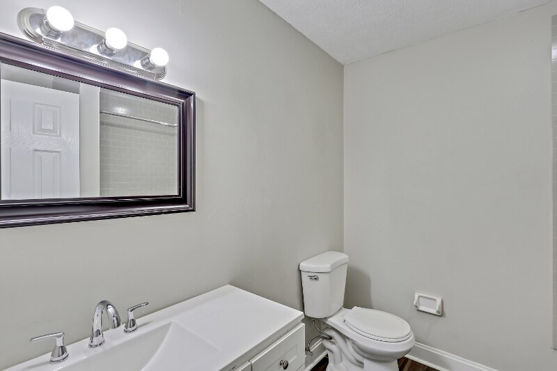 Building Photo - 206 Gunter St