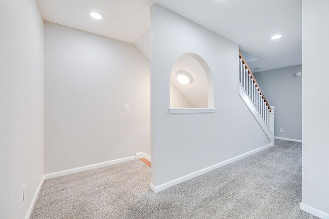 Building Photo - Spacious 4BR Townhome with Elevator in the Heart of Pooler