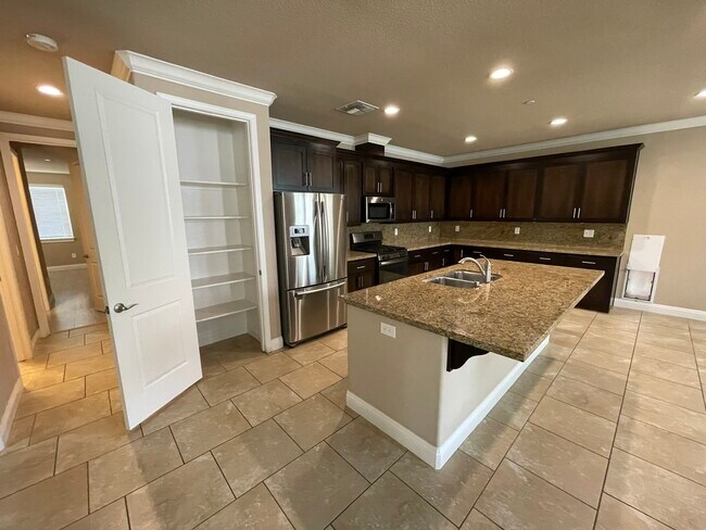 Building Photo - 691 Addison Ln