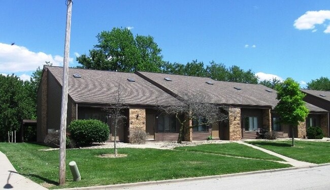 Building Photo - 1708 Rockingham Dr