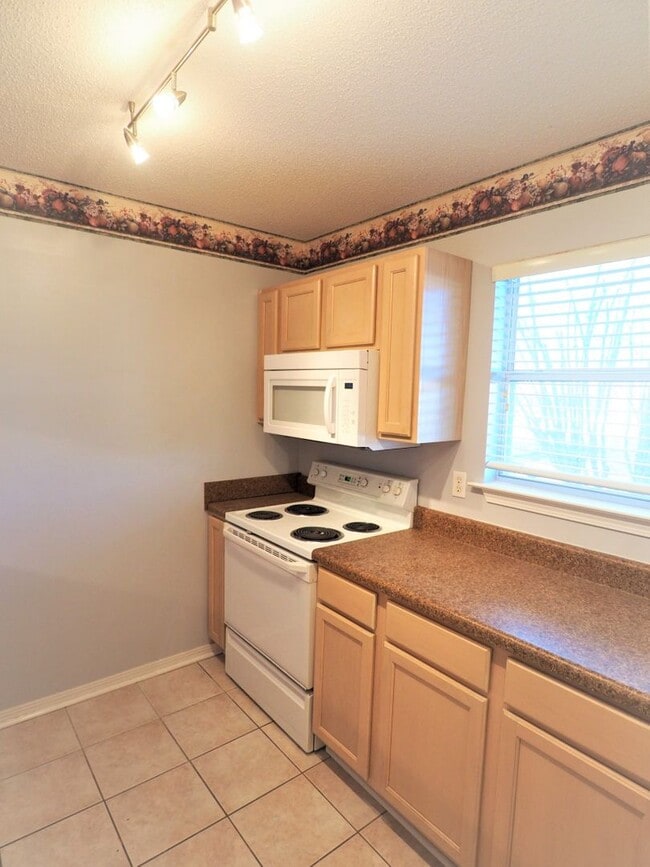 Building Photo - Home in Glenlakes Subdivision!