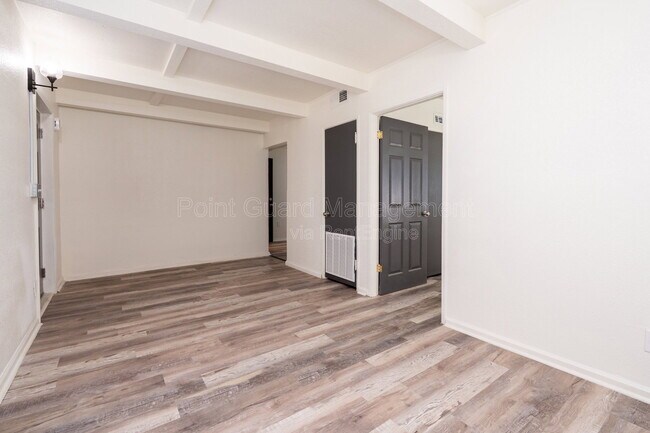 Building Photo - 1335 W Dora St
