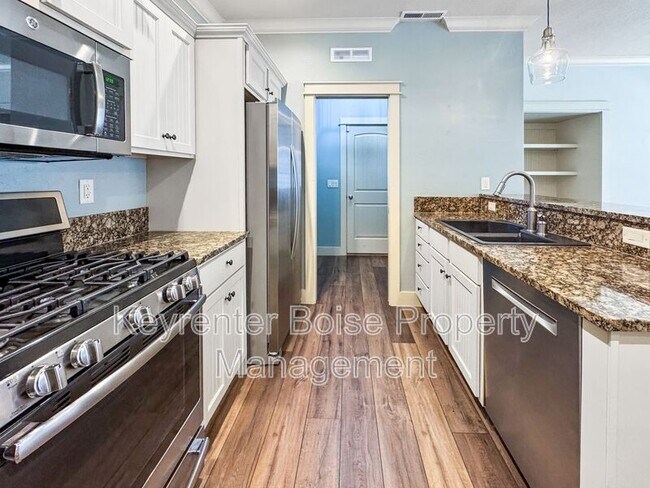 Building Photo - 998 E Shadow Creek Ln