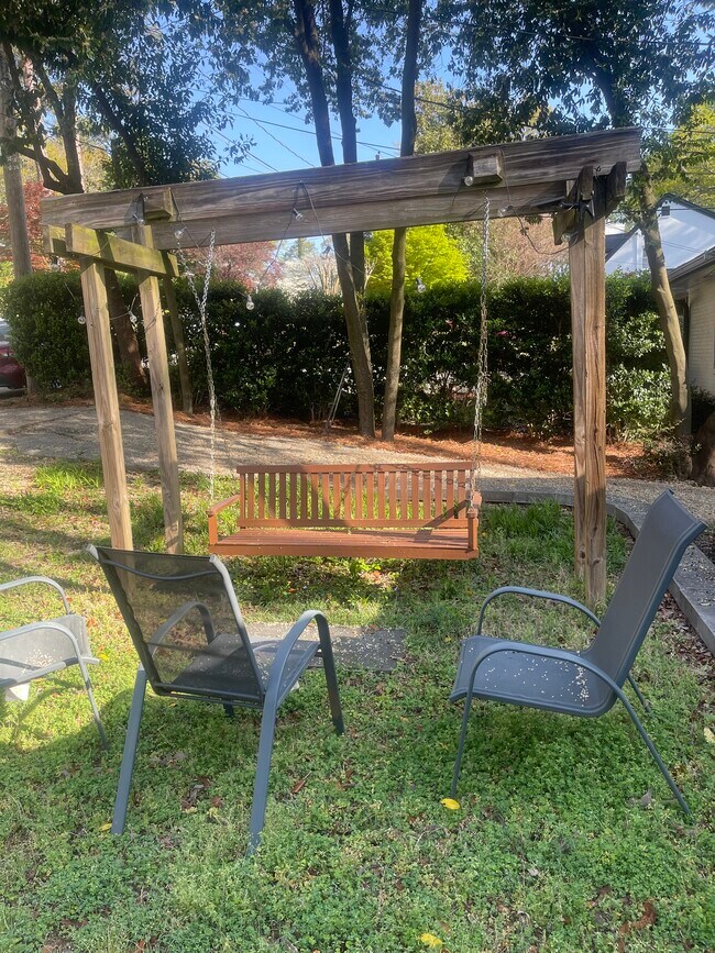 Building Photo - 1939 Lebanon Dr NE