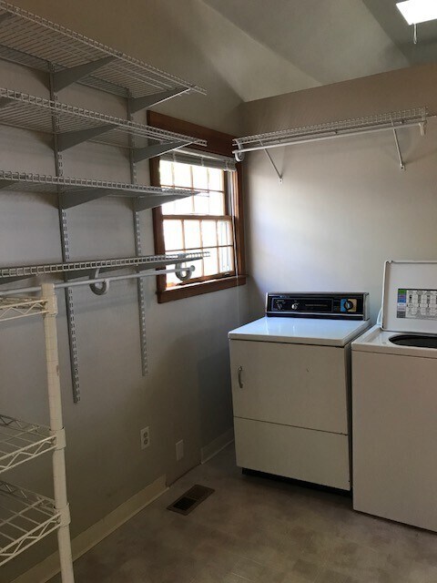 Building Photo - Vintage, Northend, Spacious Home ~ Availab...