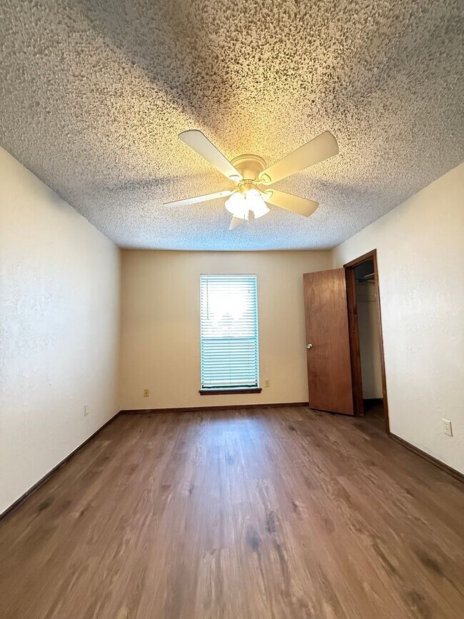 Building Photo - 1368 Cedarbrook Ln