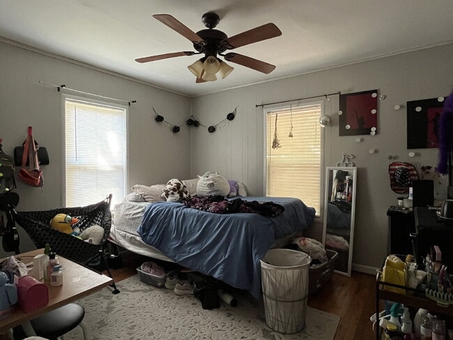 Building Photo - 3 Bedroom for Lease June 1