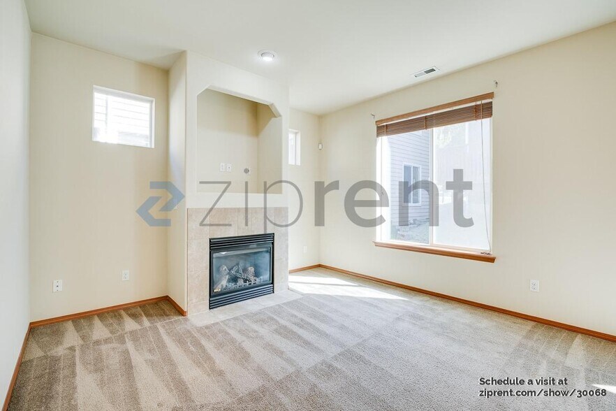 Building Photo - Unit