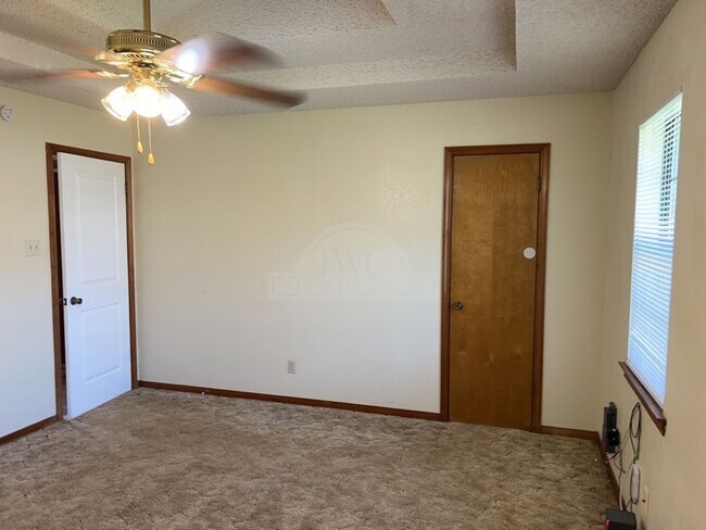 Building Photo - 2013 Windward Dr