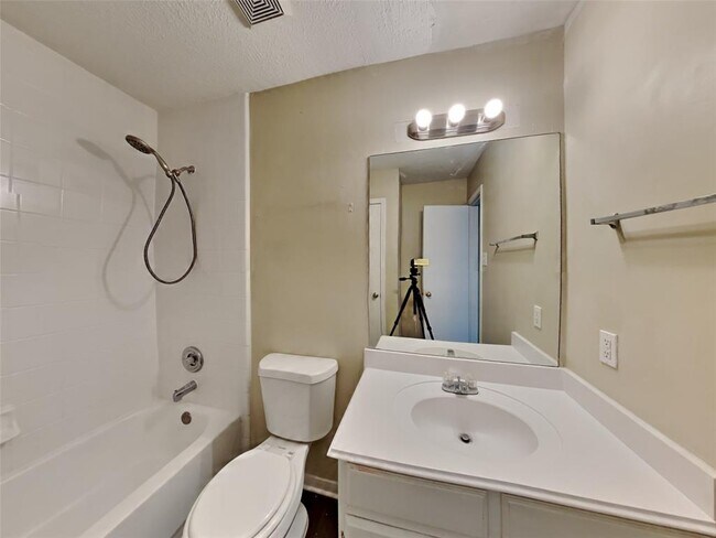 Building Photo - 201 Mammoth Springs Ln