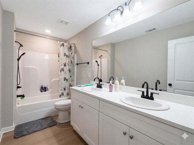 Building Photo - 154 Westover St