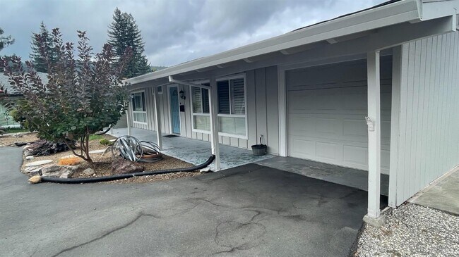 Building Photo - 2 Fallgreen Ct