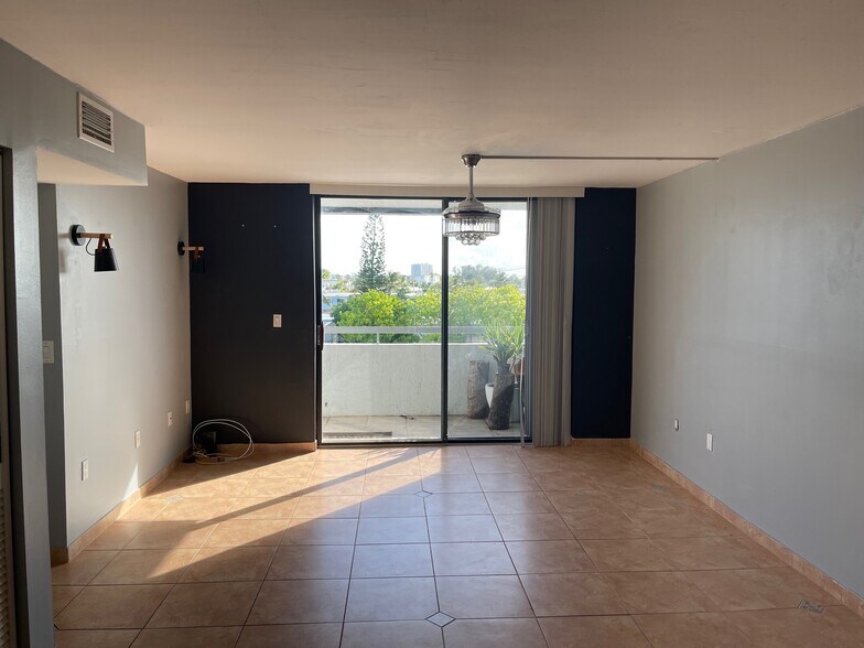 Livingroom - 7300 Wayne Ave