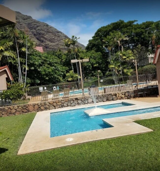 Building Photo - Breezy Fresh, Freshly Renovated 2/1 at Makaha Valley Plantation