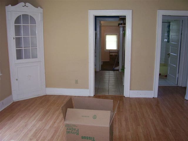 Building Photo - 112 N Hager Ave