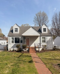 Building Photo - 5 Bed 2 Bath Home for Rent in Chesapeake!
